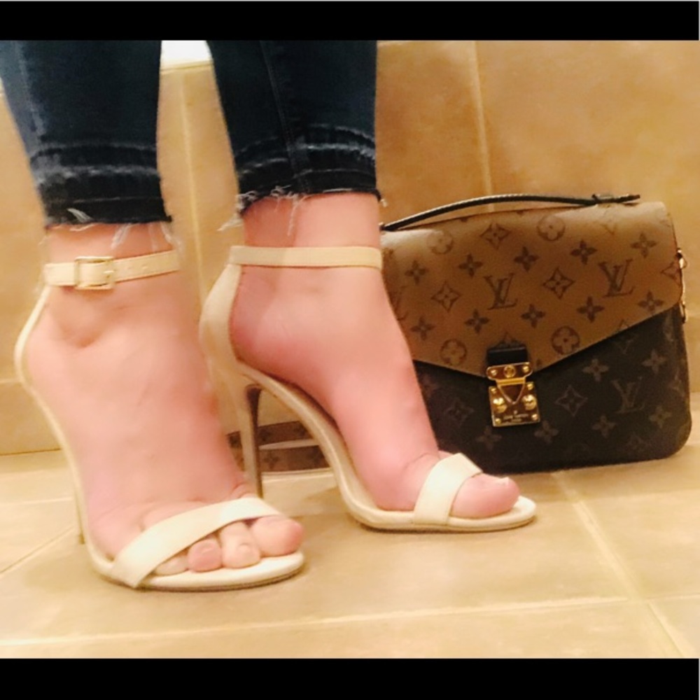 New Lulus Elsi Bone single strap heel